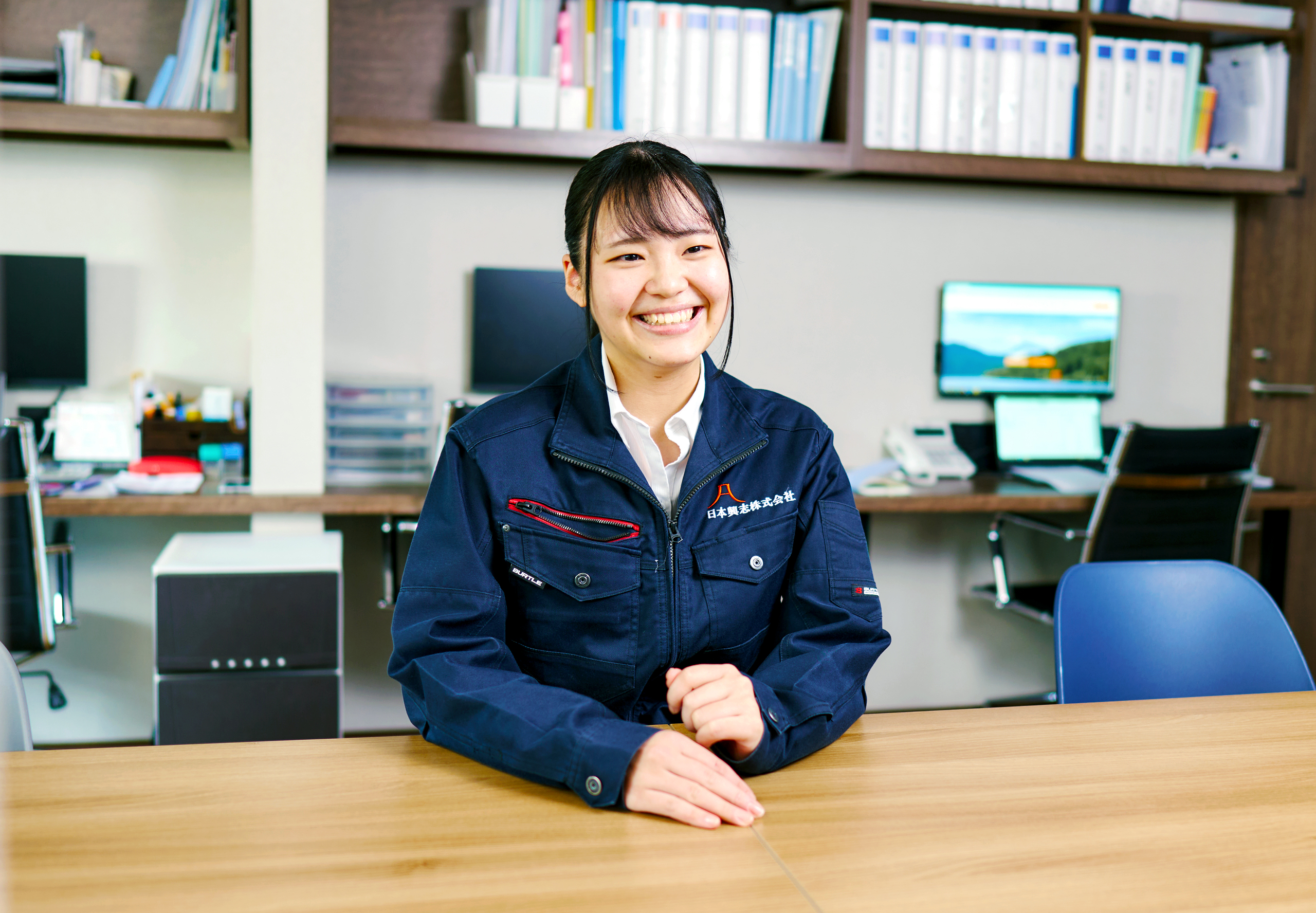 日本興志_オールマイティな人材を目指して-秋山-美羽-成長を感じられる会社