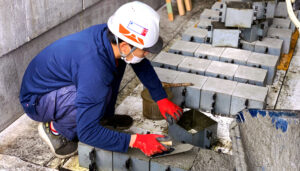 日本興志_躯体工事をする多能工