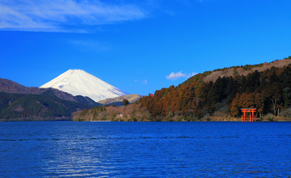 日本興志_総合建設_企業情報一覧_富士山と鳥居と海