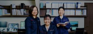 日本興志_総合建設_女性従業員の笑顔